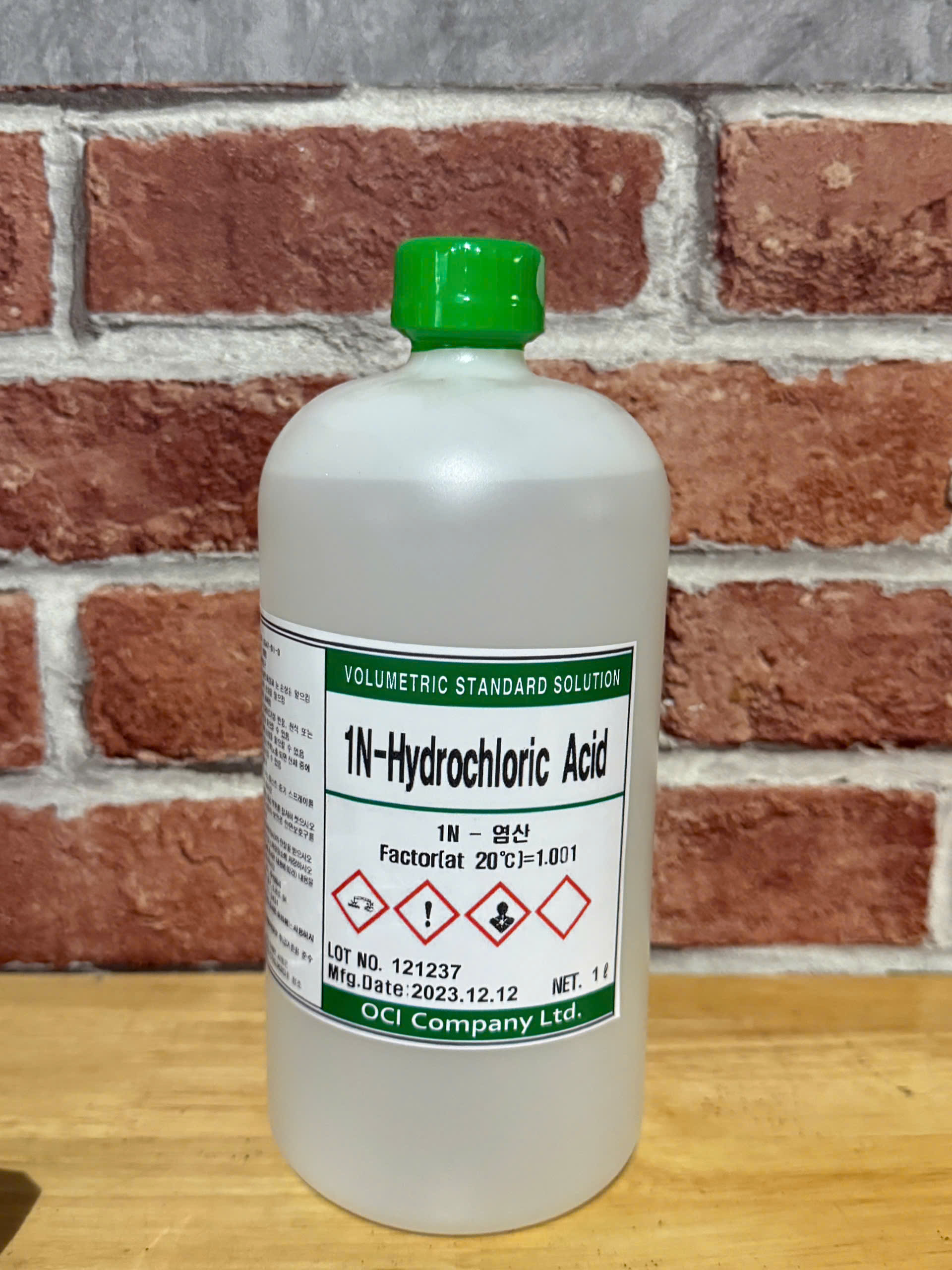 Hóa chất 1N Hydrochloric acid, OCI Company Ltd  CAS NO 7647-01-0 (1 litter)